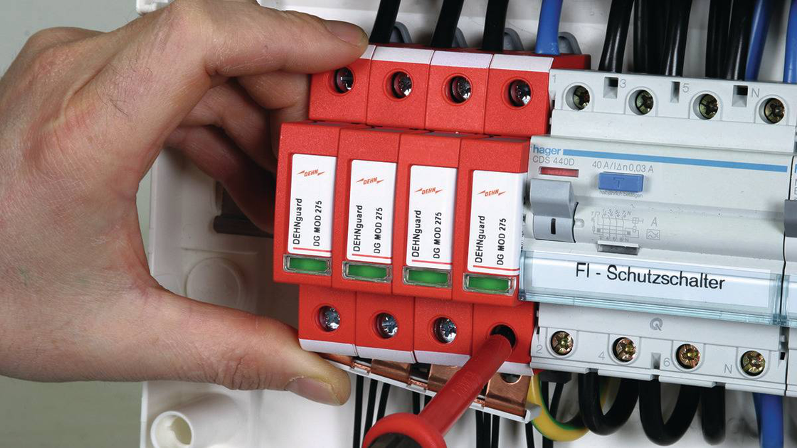 Earthing clip / modular wiring system