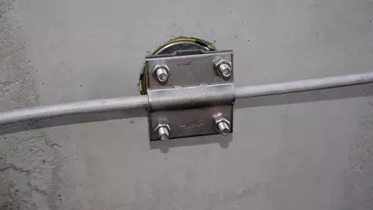 Anschlussklemmen mit Gewindebolzen