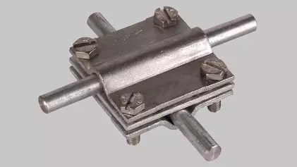 Kreuzstücke für oberirdische Verbindungen