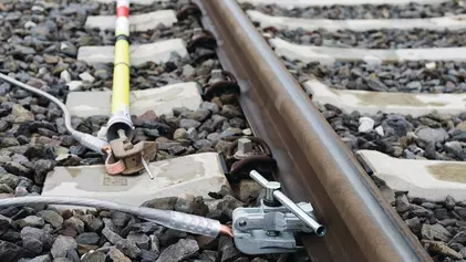 Erdseitige Anschlusselemente für Bahnanwendungen