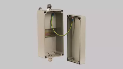 Einbaugehäuse und Schutzleiterklemme
