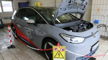 Warnschilder E-Mobility