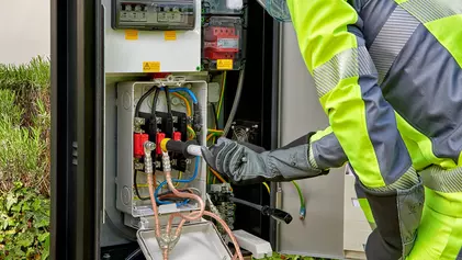 Erdungs- und Kurzschließvorrichtungen (teilisoliert) für NS-Kabelverteiler