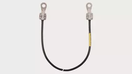 Erdungsleitungen mit Kabelschuhen geschlossen