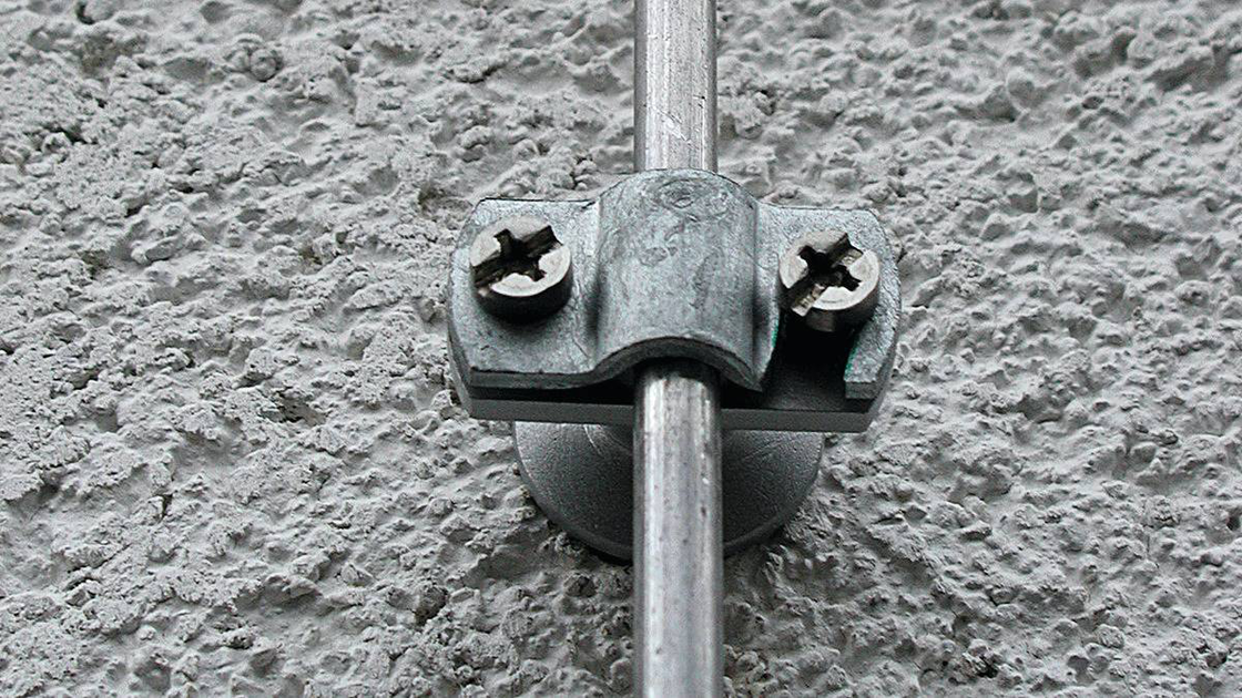 Conductor Holders with Saddle Clamp and Flange